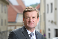 Landesrat Waldhäusl nimmt die Minister Nehammer und Zadic in die Pflicht