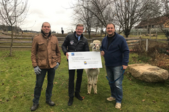 Bad Großpertholz‘ Bürgermeister Hermann Hahn, Landesrat Gottfried Waldhäusl, Lorenzo und Harald Vogler vom Sonnseitnhof.