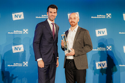 : LH-Stellvertreter NÖ Sportlandesrat Udo Landbauer und Vorjahressieger Stefan Owesny vom FK Hainburg | © ProFilms by Kevin Hackner